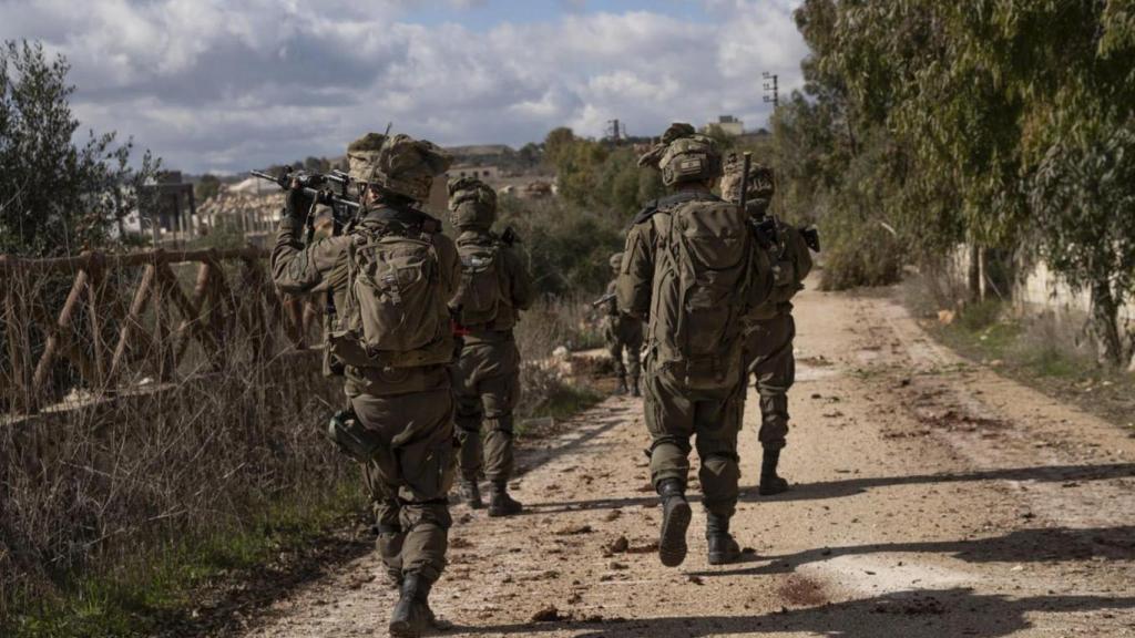 Soldados de la Séptima Brigada del Ejército de Israel en el sur de Líbano este jueves.