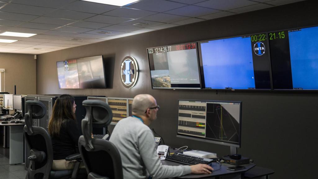 En el interior de una de las salas de operaciones del CEDEA, un centro dependiente del Instituto Nacional de Técnica Aeroespacial (INTA).