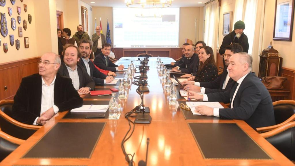 Un momento de la reunión de la Comisión Coruña Marítima.
