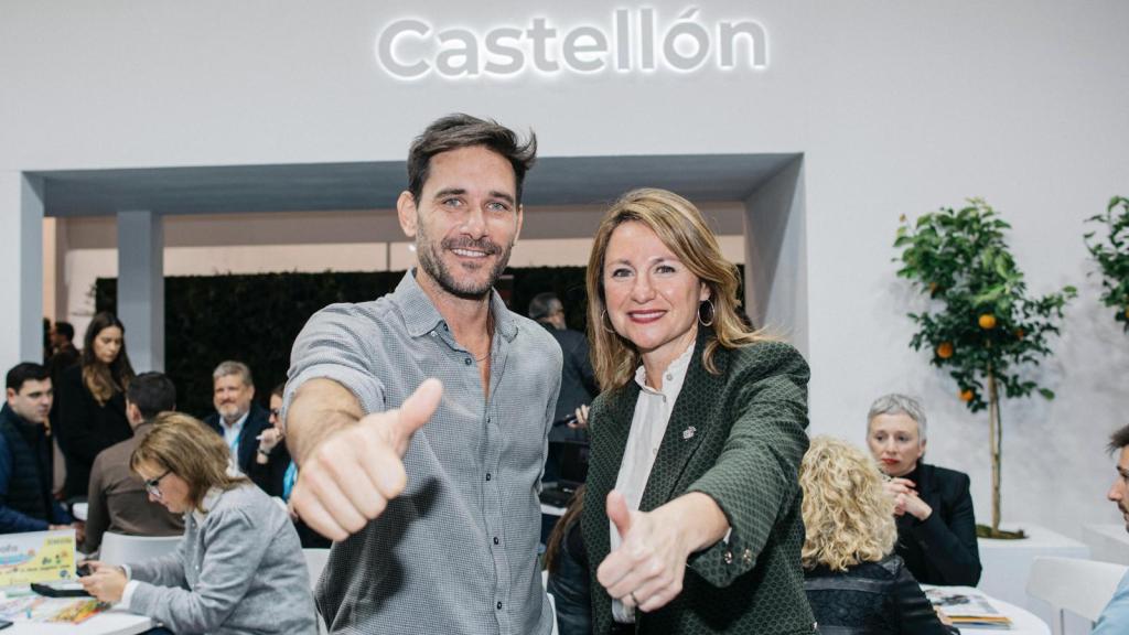 La alcaldesa de Castellón, Begoña Carrasco, y el doctor en Física, Javier Santaolalla, en Fitur 2025. EE