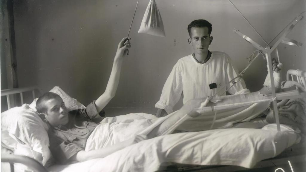 Falangista herido en el hospital militar del Paseo de Zorrilla