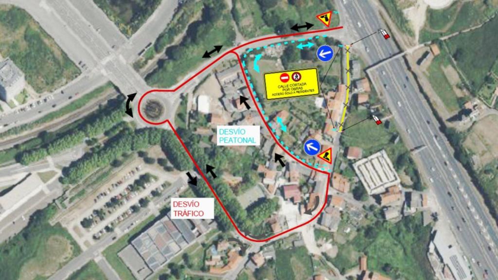 Detalle del corte y desvío de tráfico en el acceso a la calle Antonio Ínsua Rivas desde Alfonso Molina.