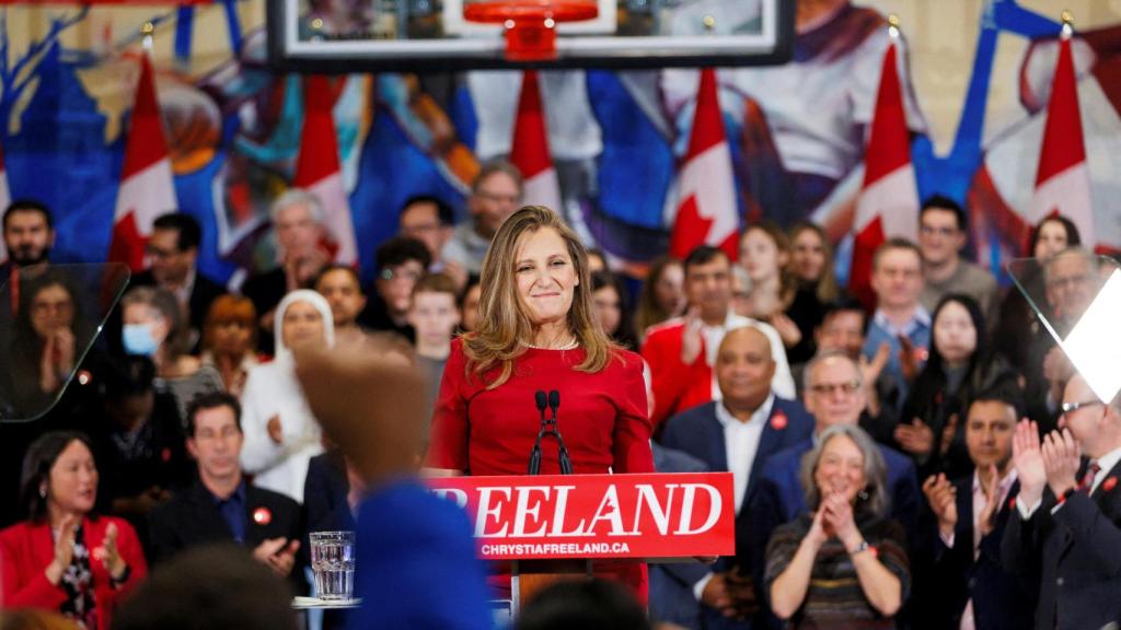 Chrystia Freeland, experiodista de Reuters y el Financial Times, suena con fuerza.