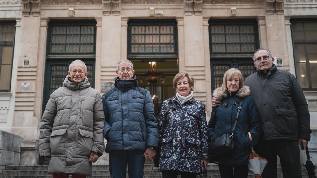 Varios miembros de la tercera generación de profesores. De izquierda a derecha: Ángel Merino, Lino Merino, Conchita Díez, Araceli Merino y José Miguel Adán.