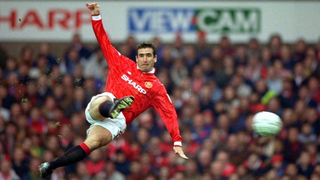 Éric Cantona durante su época como futbolista en el Manchester United