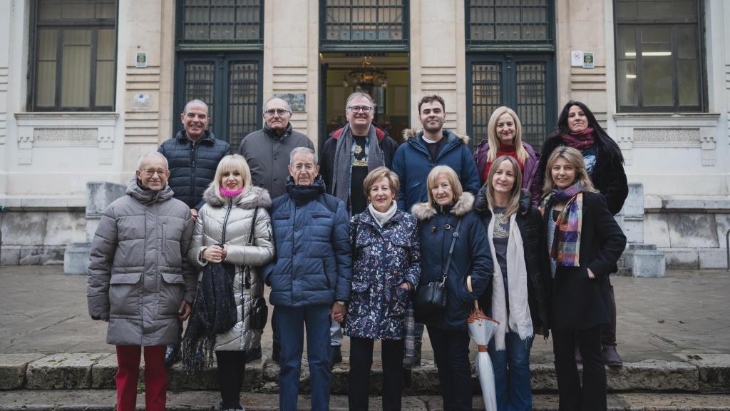 Los profesores de la familia Merino. De izquierda a derecha y de arriba a abajo: Guillermo Granja, José Miguel Adán, Miguel Adán, Mikel Pardiñas, Begoña Lerones, Asunción Adán, Ángel Merino, Marta Isabel Merino, Lino Merino, Conchita Díez, Araceli Merino, Raquel de la Pisa y Noemí Pardiñas.