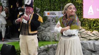 Jorge Asín y Marisol Aznar, de Oregón TV, en el acto central del Día de Aragón en Fitur.