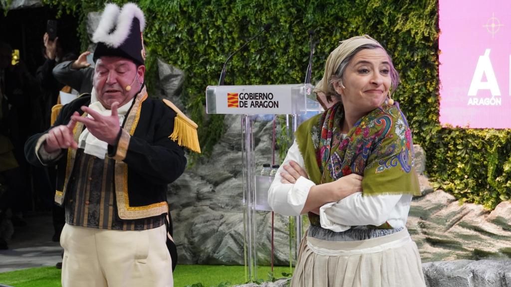 Jorge Asín y Marisol Aznar, de Oregón TV, en el acto central del Día de Aragón en Fitur.