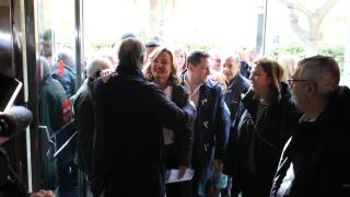 Alegría ha acudido alrededor de las 12.30 a la sede del PSOE en Zaragoza a registrar su candidatura