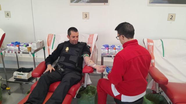 La Policía Nacional supera el reto de 200 donaciones de sangre en Zaragoza: El servicio lo llevamos en el ADN
