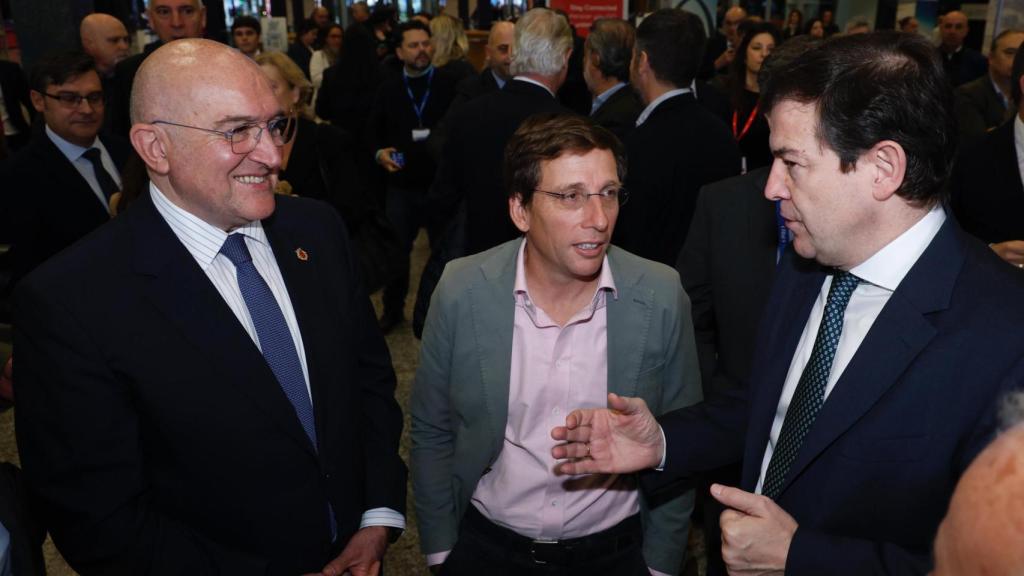 Jesús Julio Carnero, José Luis Martínez Almeida y Alfonso Fernández Mañueco en Fitur