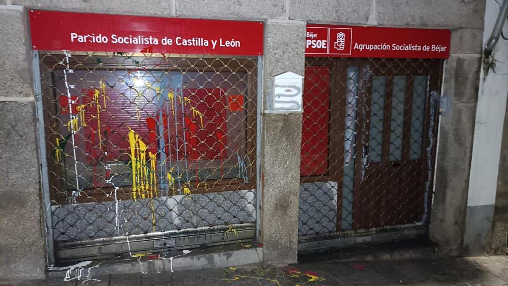 Imagen de la sede del PSOE de Béjar tras ser vandalizada por segunda vez en menos de 10 días