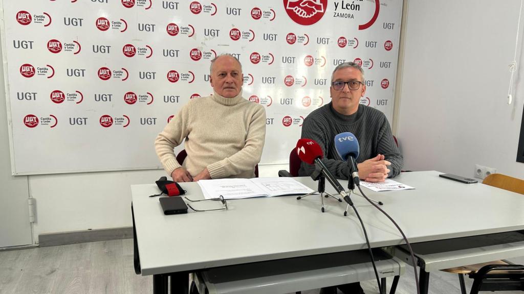 El secretario general de UGT Castilla y León, Faustino Temprano, y el secretario general de UGT Zamora, Juan Escudero, en la rueda de prensa de presentación del noveno congreso regional
