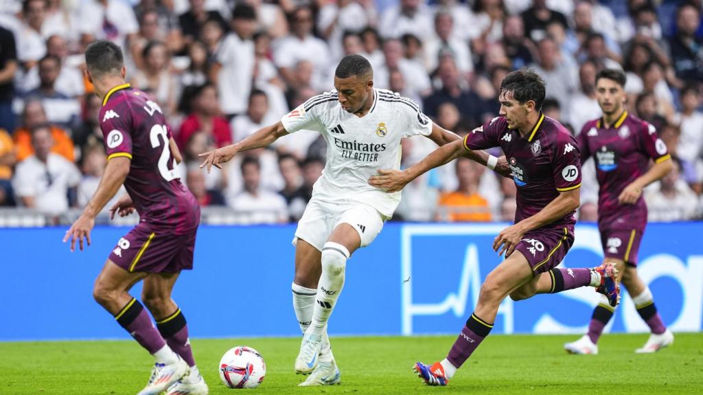 Kylian Mbappé durante el partido contra el Real Valladolid en el Santiago Bernabéu.