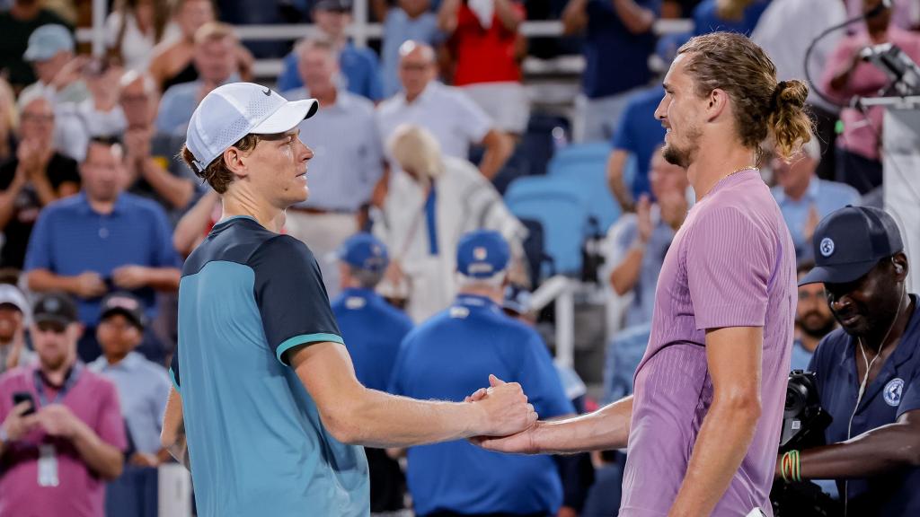 Jannik Sinner y Alexander Zverev, tras su partido en el Masters 1.000 de Cincinnati 2024