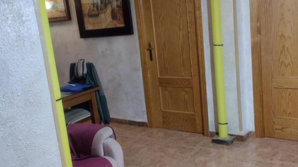 Algunas viviendas de seis de los bloques de la Comandancia de Toledo han sido apuntaladas para evitar derrumbes.