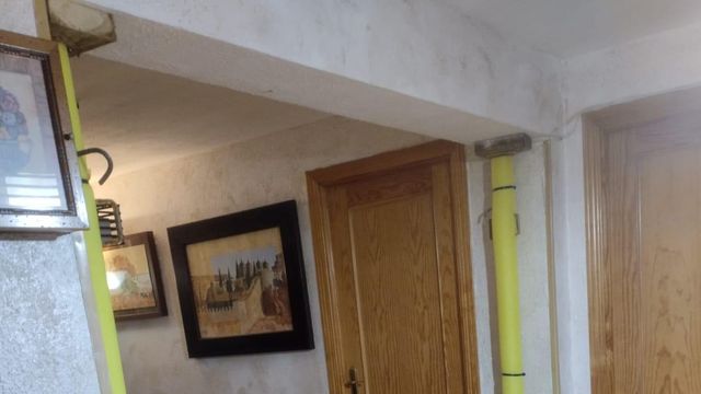 Algunas viviendas de seis de los bloques de la Comandancia de Toledo han sido apuntaladas para evitar derrumbes.