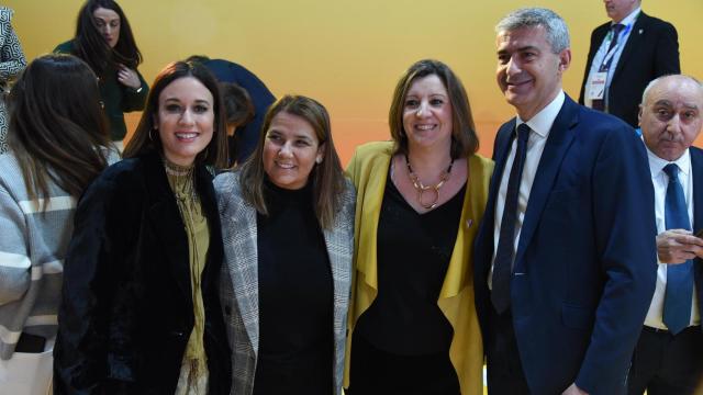 Ana Isabel Fernández, Tita García, Patricia Franco y Álvaro Gutiérrez, este viernes en la Feria Internacional de Turismo Fitur 2025.