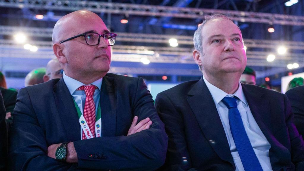 Manuel Cermerón, director general de Veolia España (izquierda) y  Jordi Hereu, ministro de Industria y Turismo, durante FITUR 2025.