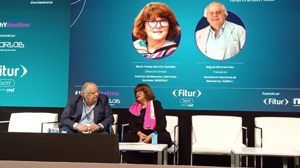 La directora general del Imserso, Mayte Sancho, y el presidente de ANBAL, Miguel Mirones, en Fitur 2025.