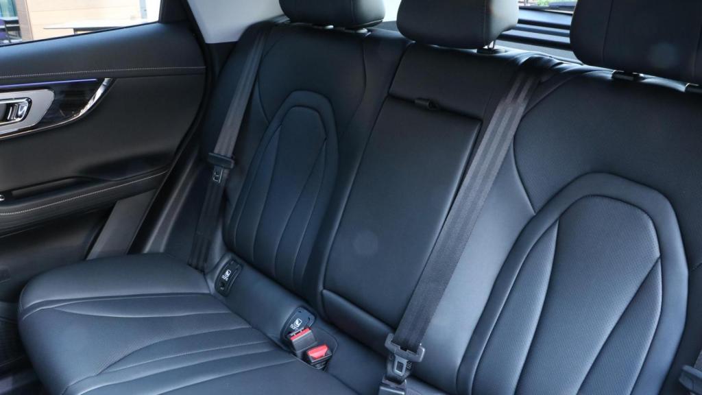 El Omoda 5 EV destaca por su amplio espacio trasero.