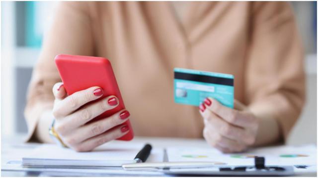 El IRS avisa previamente al contribuyente para que este realice los pagos correspondientes.