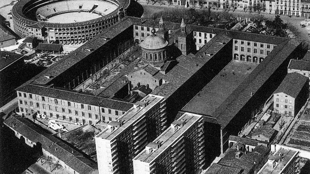 Vista aérea del edificio, donde se observa también la plaza de Toros.