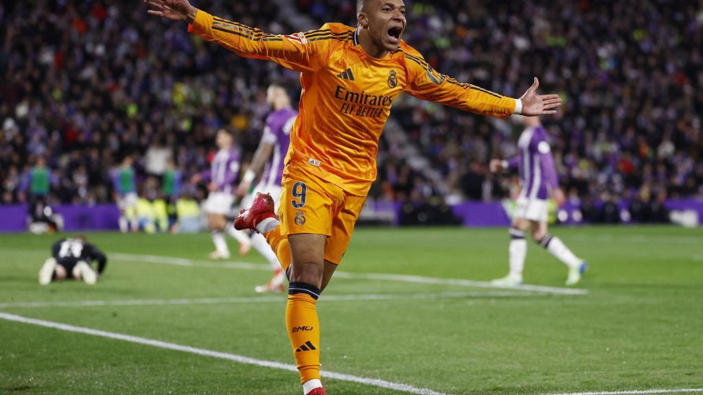 Mbappé celebra su segundo gol ante el Valladolid.