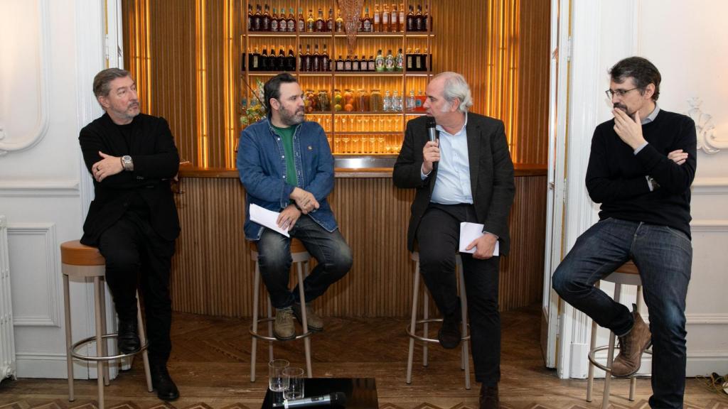 El cocinero Joan Roca, el escritor Toni García, Luis Suárez de Lezo, Presidente de la Real Academia de Gastronomía y Rodrigo Varona, Cofundador y Managing Director de Brandelicious, durante la presentación de los Roca Awards.