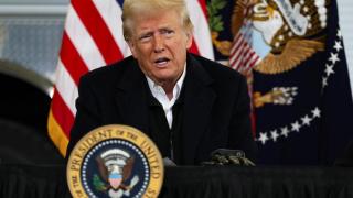 Donald Trump en una rueda de prensa en el aeropuerto de Asheville, Carolina del Norte, este viernes.