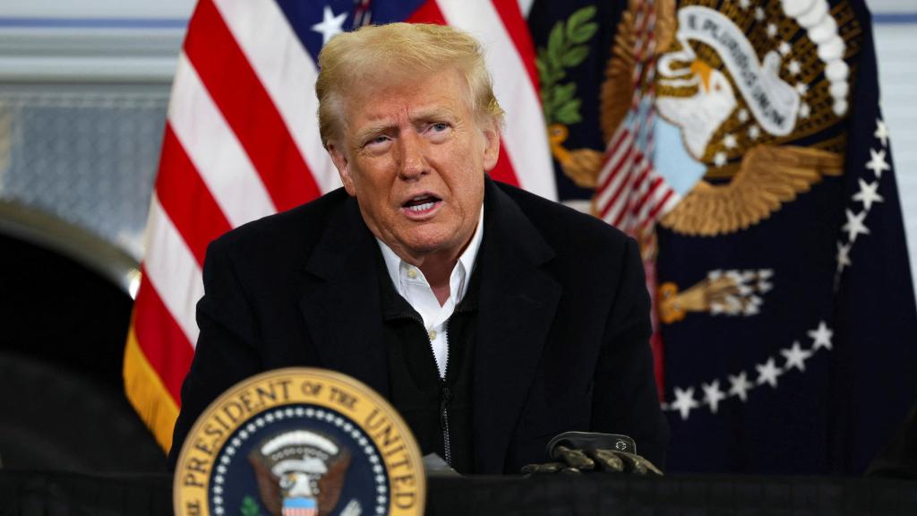 Donald Trump en una rueda de prensa en el aeropuerto de Asheville, Carolina del Norte, este viernes.
