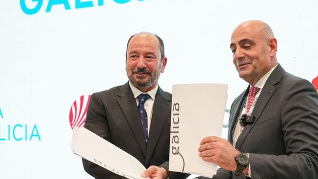 Xosé Manuel Merelles (izquierda), con el director de la Junta de Turismo de Jordania en FITUR