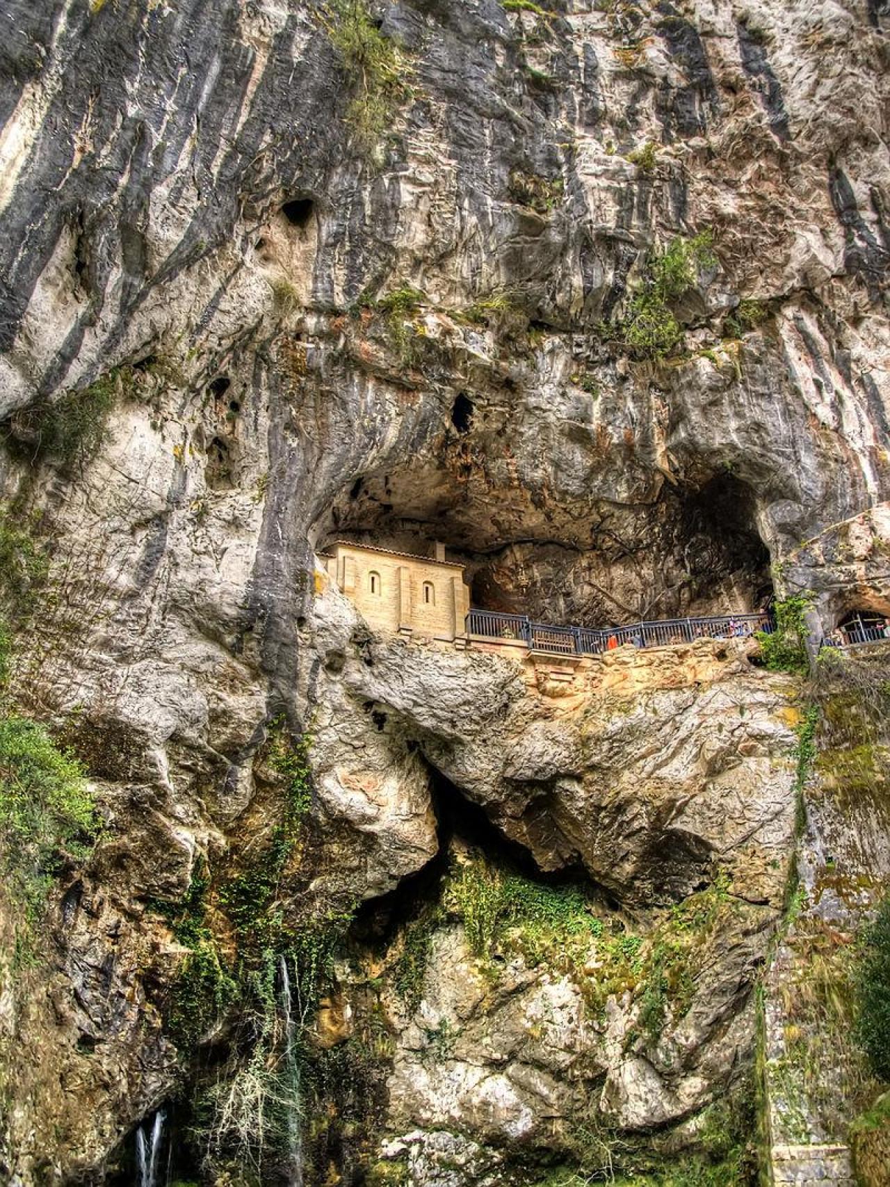 Santuario de Covadonga. https://es.wikipedia.org