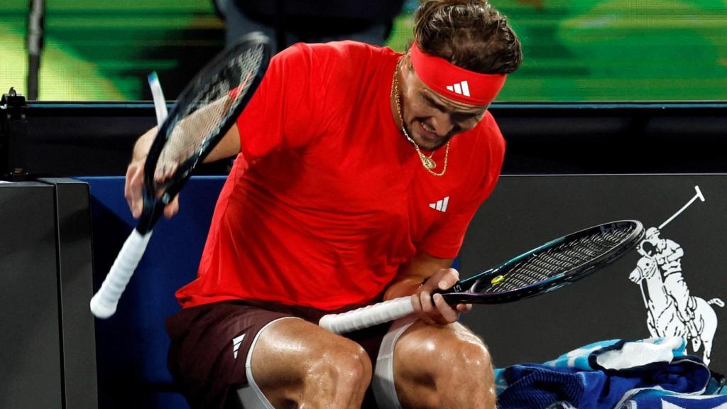 Zverev, desesperado en el partido ante Sinner.
