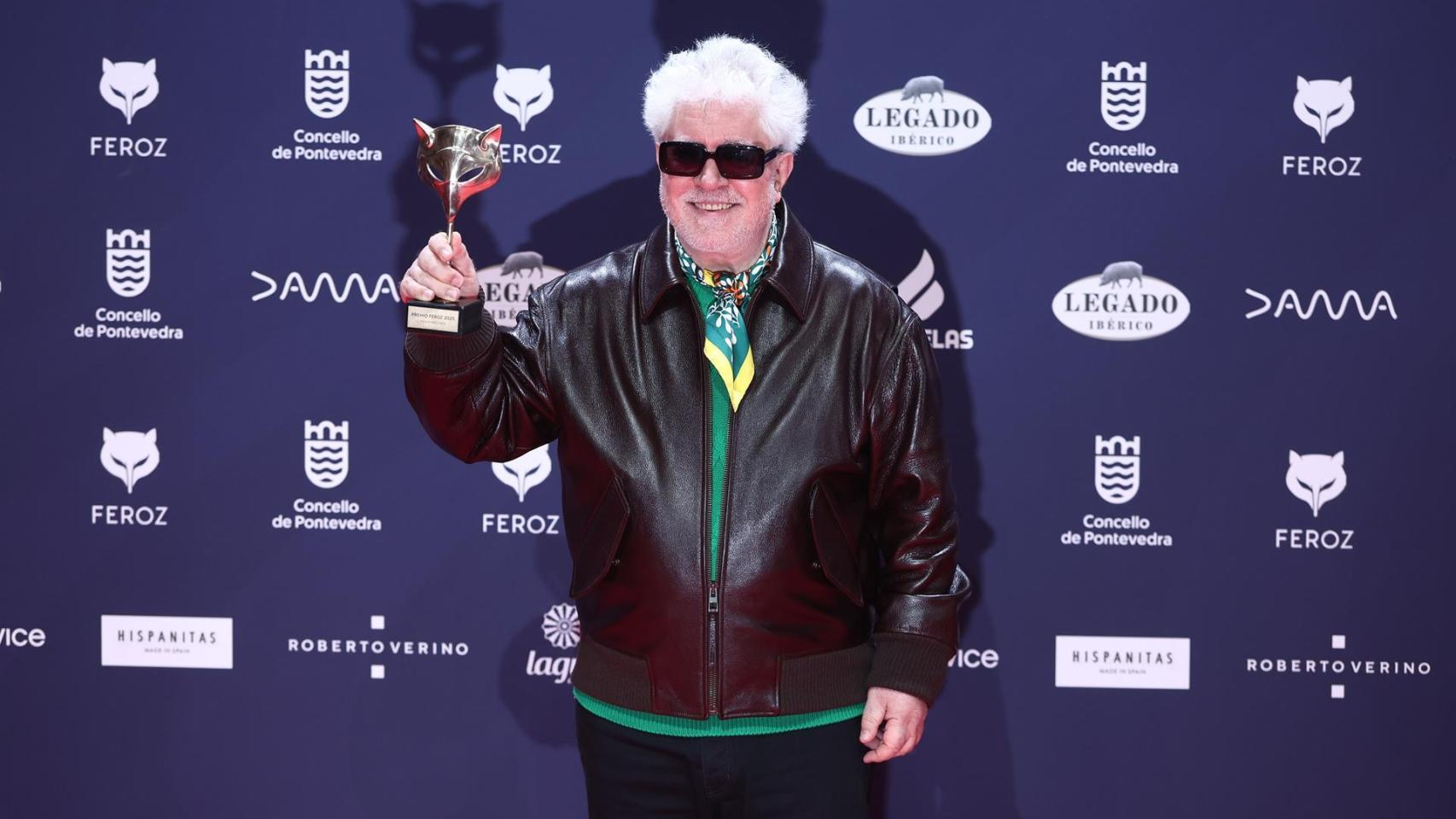 Pedro Almodóvar gana el el Premio Feroz a mejor dirección por 'La habitación de al lado'