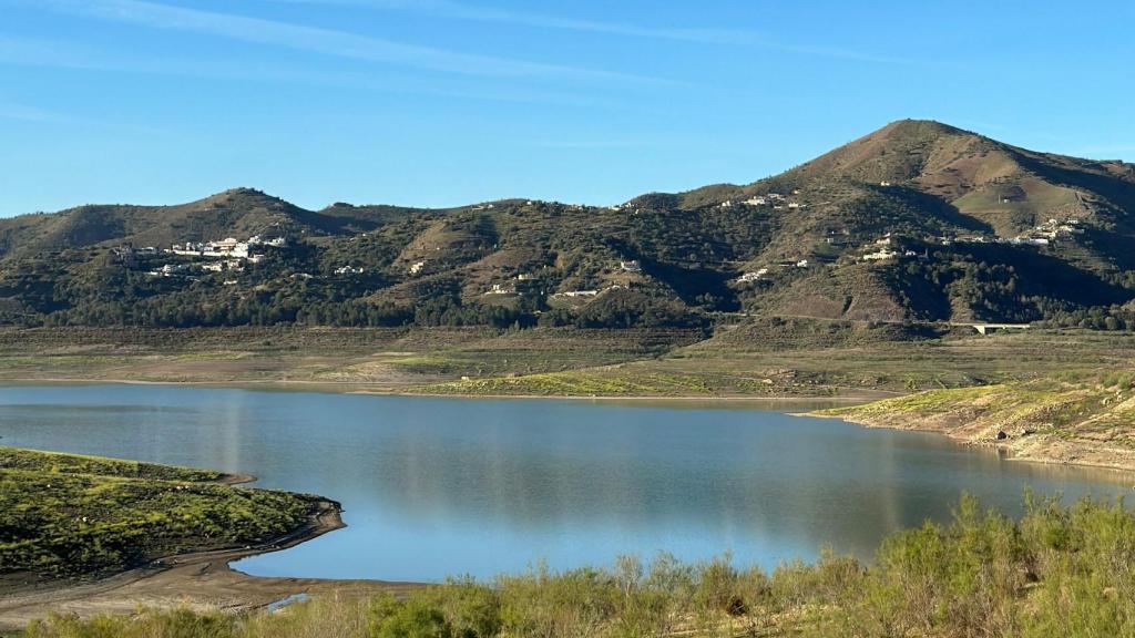 Vistas del pantano de La Viñuela, en la provincia de Málaga.