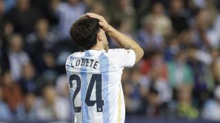 Julen Lobete se lamenta de una acción en el partido contra el Real Zaragoza.