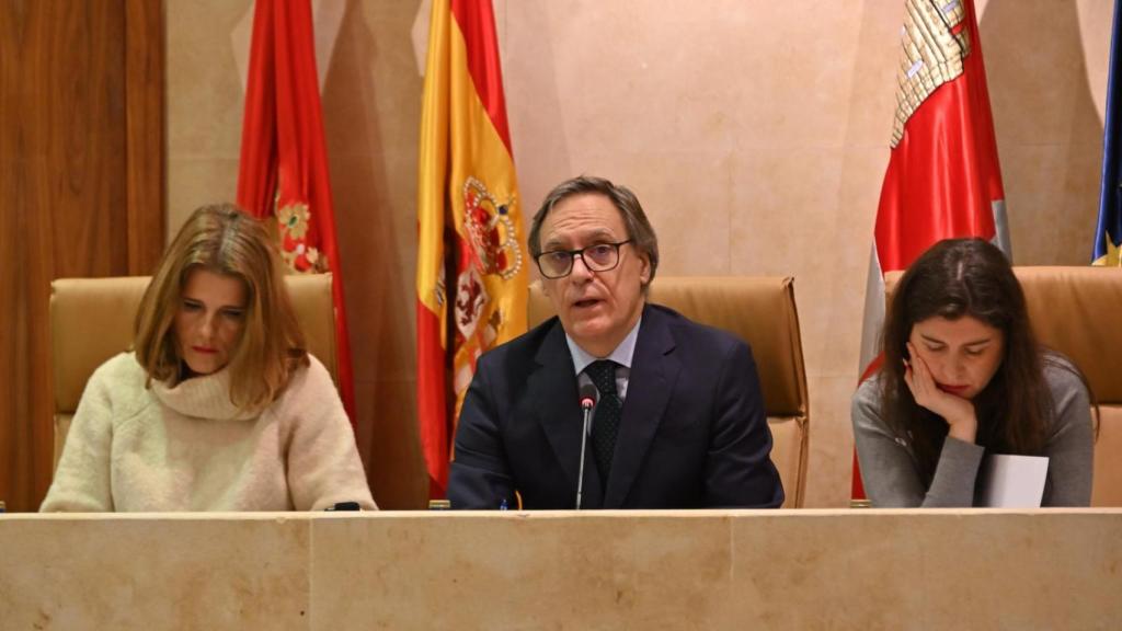 El alcalde de Salamanca, Carlos García Carbayo, durante el pleno
