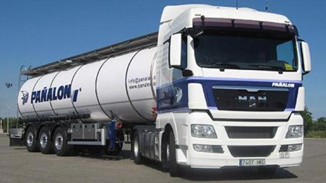 Uno de los camiones cisterna de Pañalón.