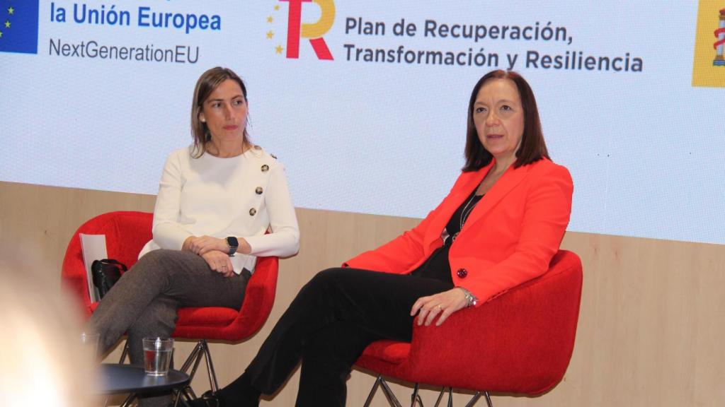 Ana Muñoz (i) y Rosa Melchor (d) en Fitur.