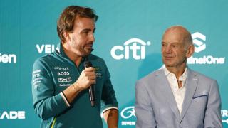 Fernando Alonso y Adrian Newey, durante la presentación del ingeniero con Aston Martin