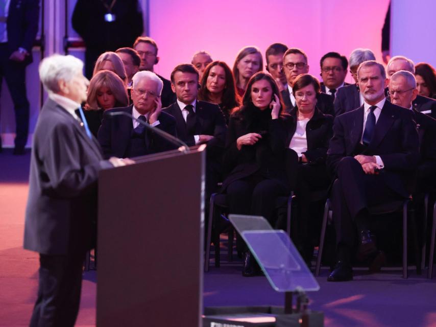 Los Reyes han asistido a la conmemoración del 80º aniversario de la liberación del campo de concentración y exterminio de Auschwitz-Birkenau (Polonia), coincidiendo con el Día Internacional de Conmemoración Anual en Memoria de las Víctimas del Holocausto.