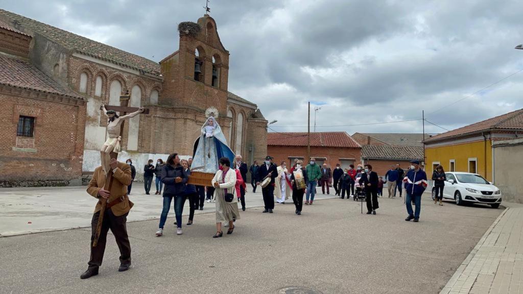 Una procesión en Cervillego de la Cruz
