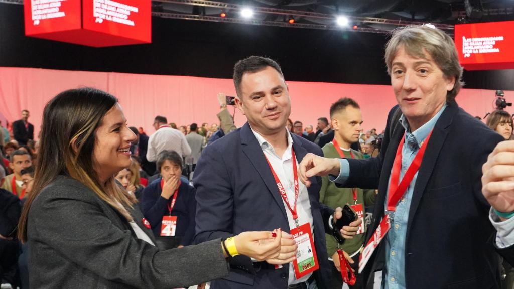 De izquierda a derecha: Nuria Rubio, secretaria de organización del PSOE de León, el secretario provincial de León, Javier Alfonso Cendón, Carlos Martínez, secretario general del PSCyL y Luis Tudanca, portavoz, en la inauguración del 41 Congreso Federal del PSOE.