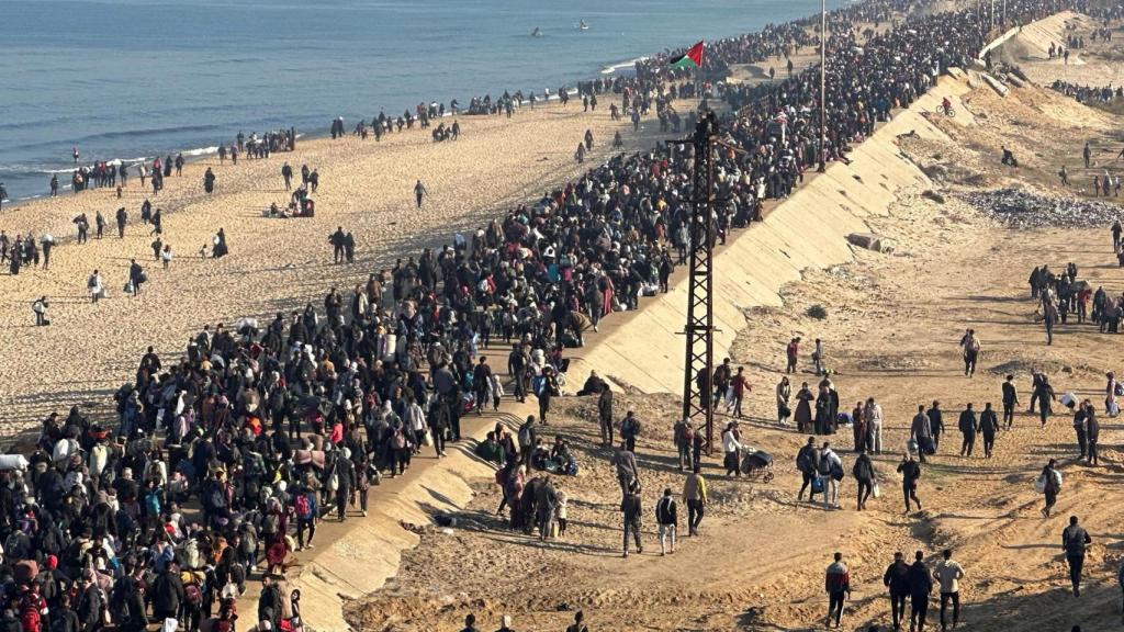 Decenas de miles de palestinos se dirigen hacia el norte de la Franja de Gaza.