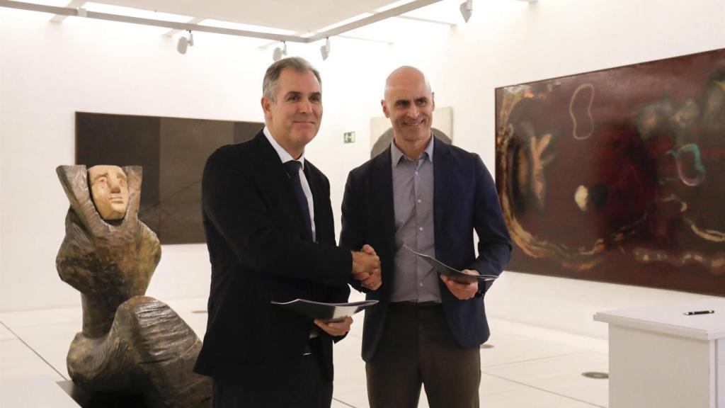 El vicepresidente de la Diputación de Pontevedra Rafa Domínguez y el gerente del área sanitaria de Pontevedra-O Salnés, José Flores.