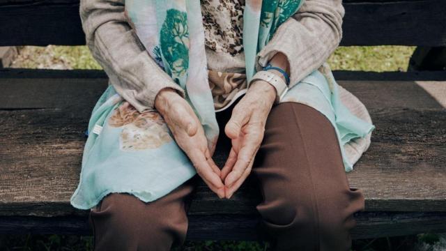 Imagen de archivo de una persona mayor