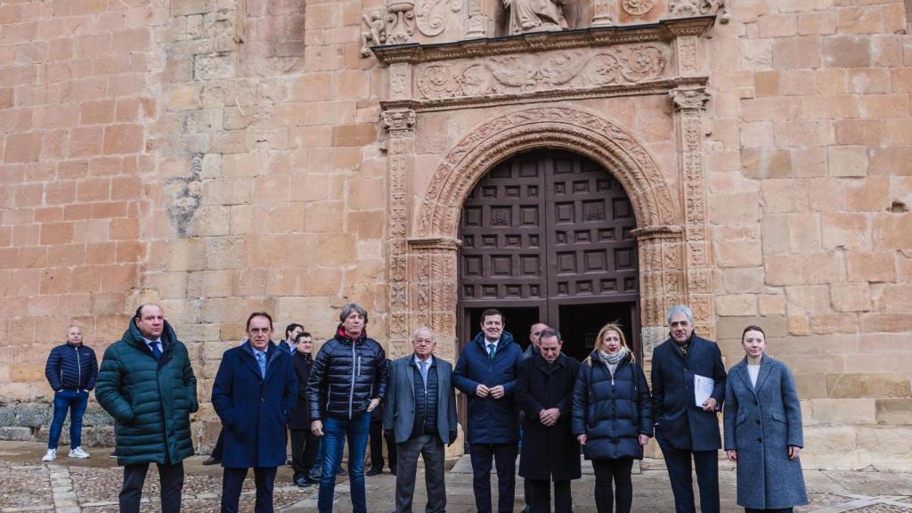 El presidente de la Junta de Castilla y León, Alfonso Fernández Mañueco, presenta las obras de restauración del claustro y las cubiertas de la Concatedral de San Pedro de Soria