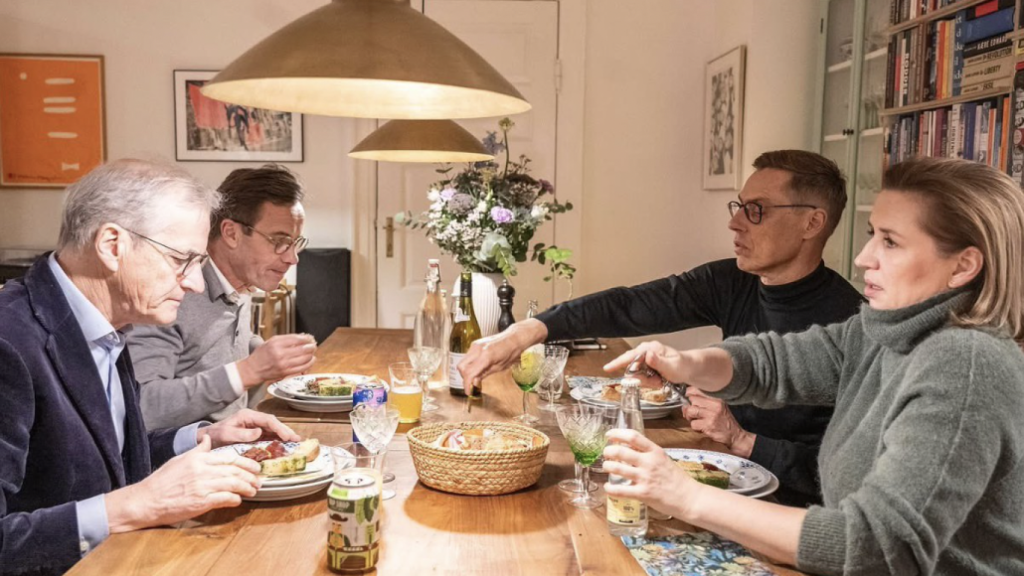 La danesa Mette Frederiksen durante una cena frugal con sus homólogos de Suecia, Finlandia y Noruega