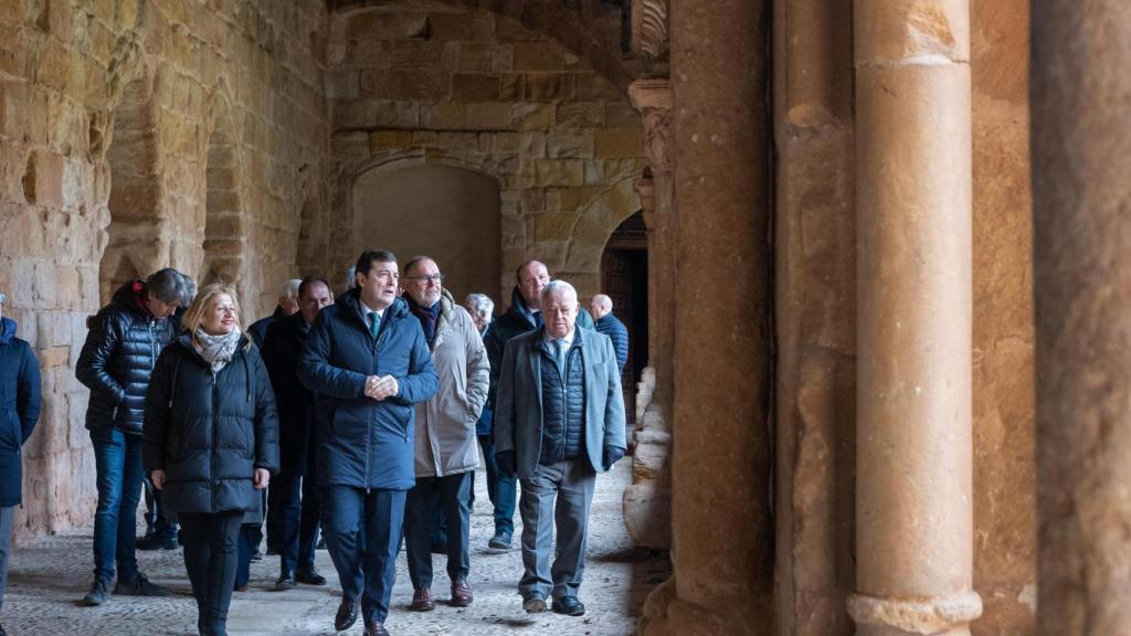 El presidente de la Junta de Castilla y León, Alfonso Fernández Mañueco, presenta las obras de restauración del claustro y las cubiertas de la Concatedral de San Pedro de Soria